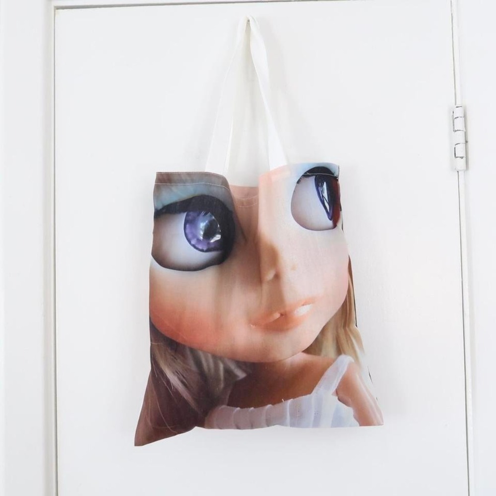 Blythe Doll Graphic Tote Bag - Picture 2 of 4